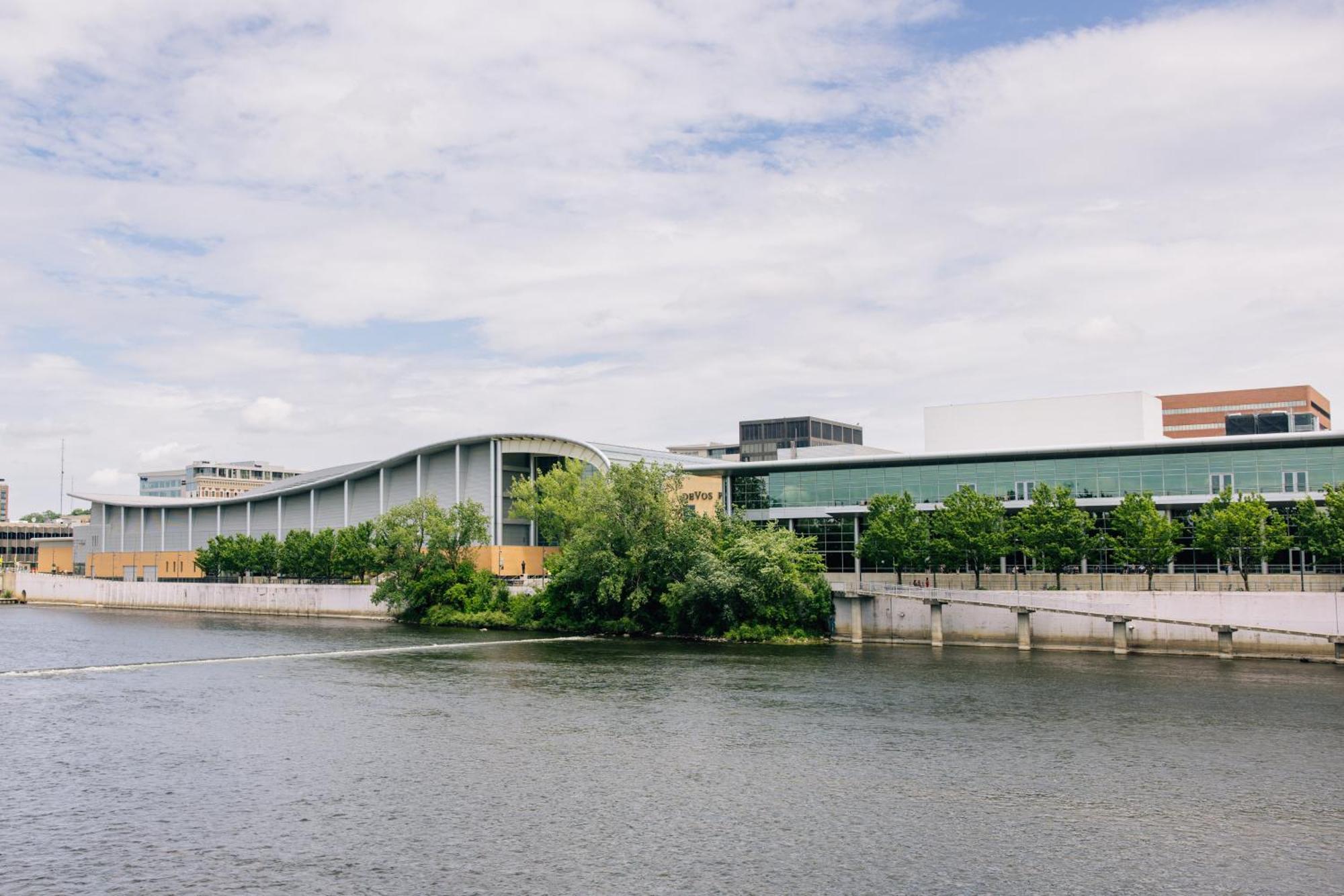 Holiday Inn Grand Rapids Downtown By Ihg Exterior photo